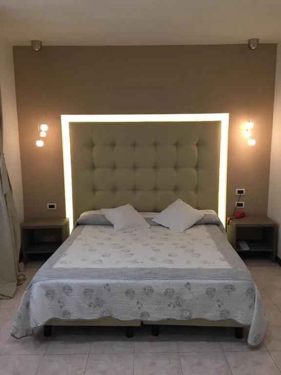 Deluxe Double Room — Villa Accini