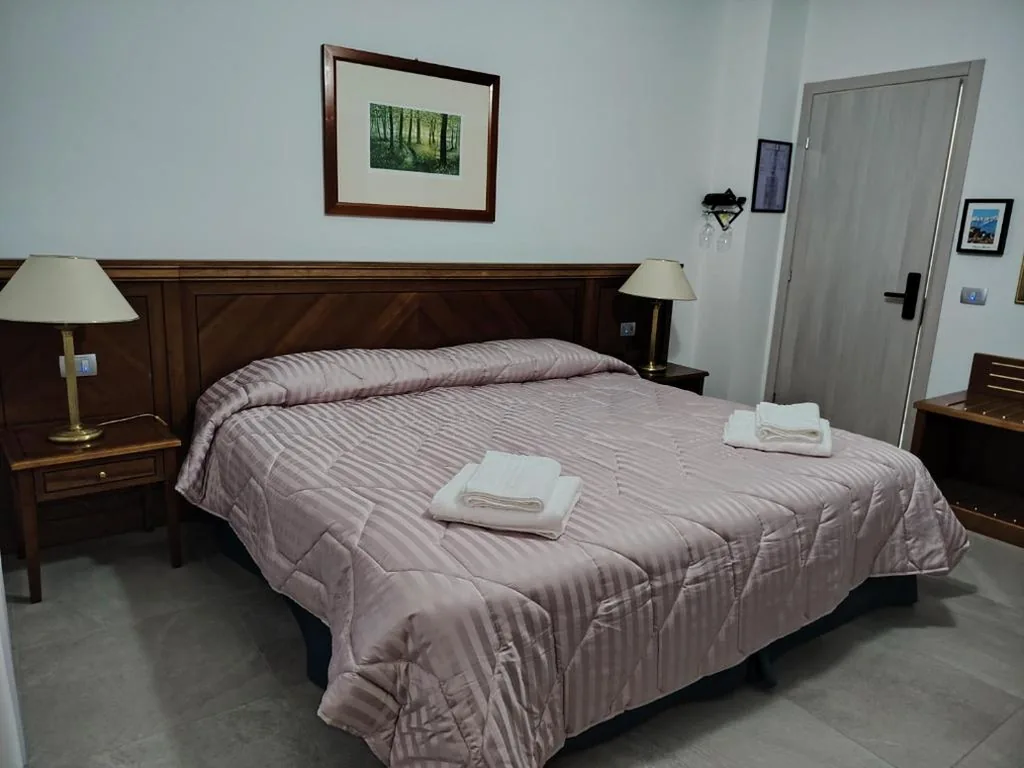 Deluxe Double Room — Villa Mariana Bed and Breakfast