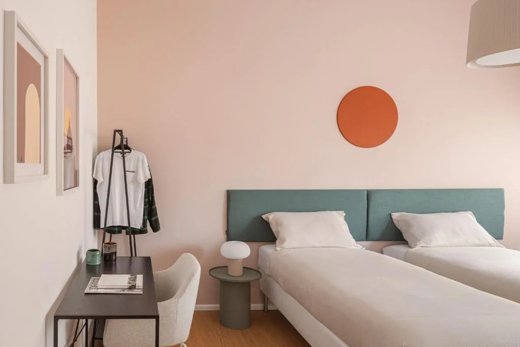 Camera Matrimoniale/Doppia con Letti Singoli — 4BNB – Suites del Gallo