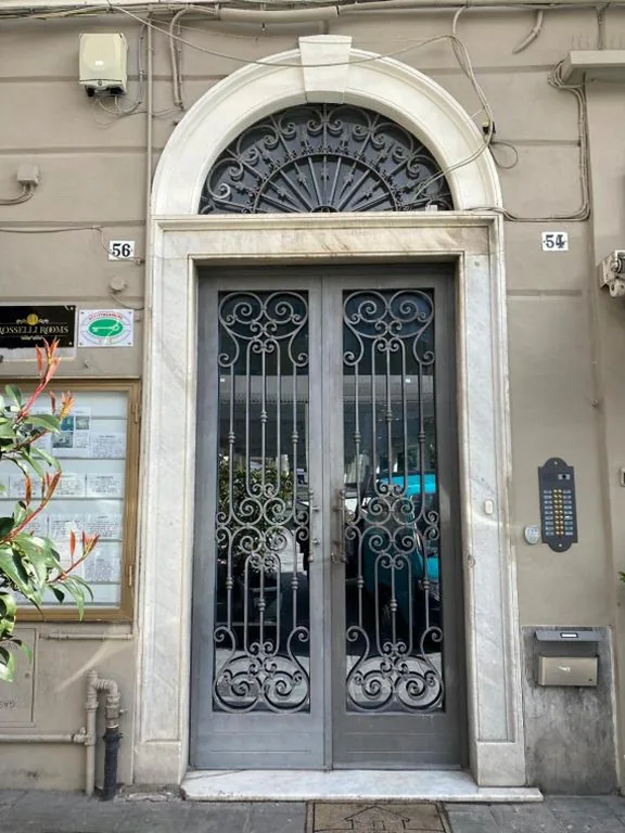 Camera Matrimoniale/Doppia con Letti Singoli — 54 ROSSELLI ROOMS