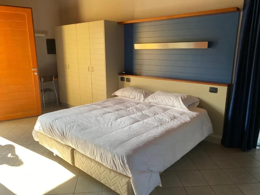 Camera Matrimoniale/Doppia con Letti Singoli - Accesso Disabili — Albavillage Rooms & Camping