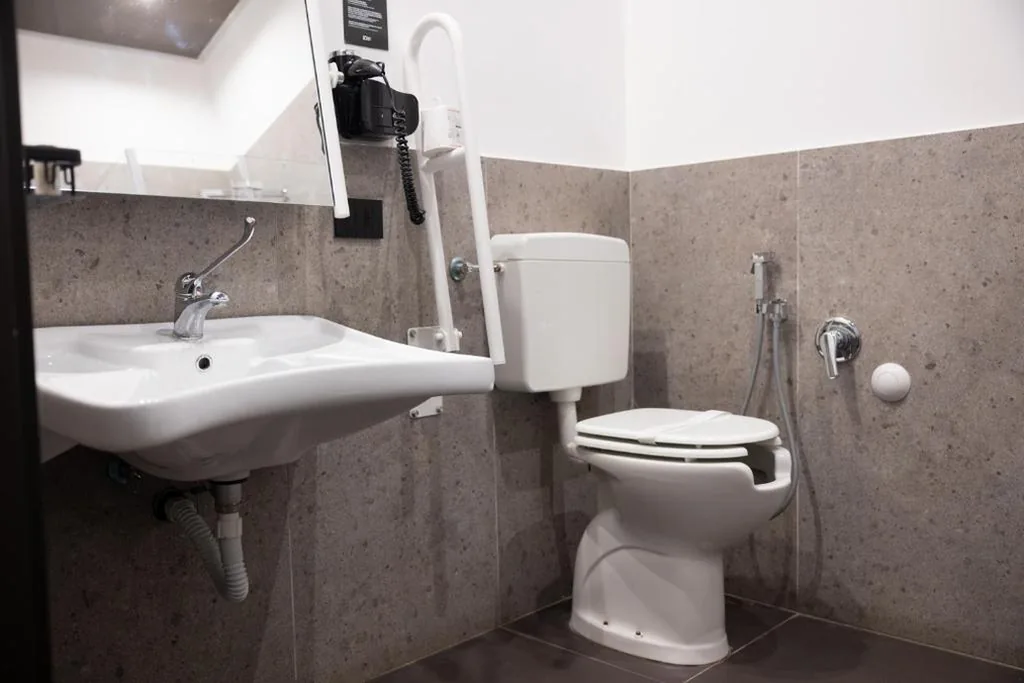 Double/Twin Room - Disabled Access — Central Lodge Hotel