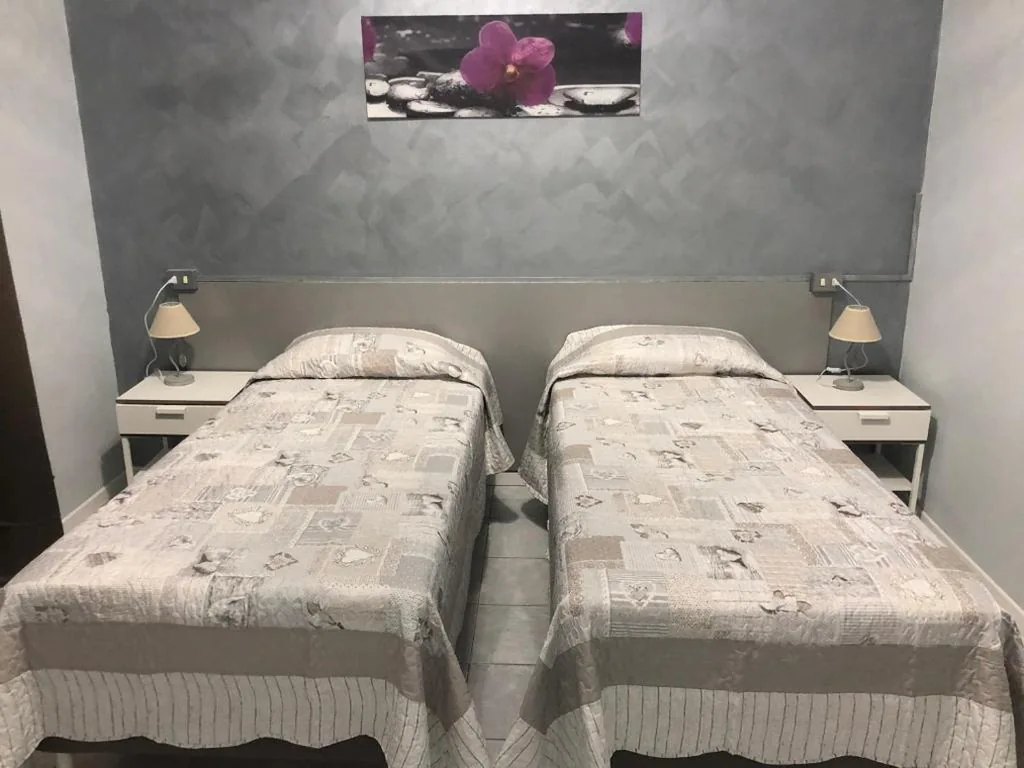 Camera Matrimoniale/Doppia con Letti Singoli — Affittacamere Roma