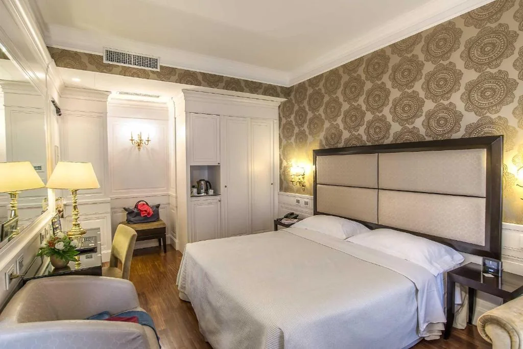 Camera Matrimoniale/Doppia con Letti Singoli — Albergo del Senato