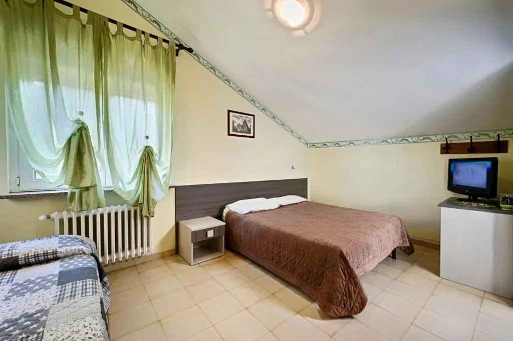 Camera Matrimoniale/Doppia con Letti Singoli — Albergo Mancuso del Voison