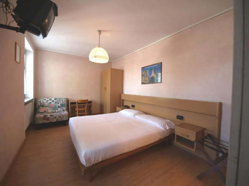 Camera Matrimoniale/Doppia con Letti Singoli — Albergo Nazionale di Vernante