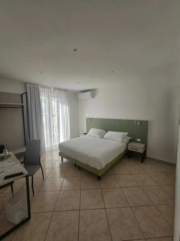 Camera Matrimoniale/Doppia con Letti Singoli — Albergo Sappia