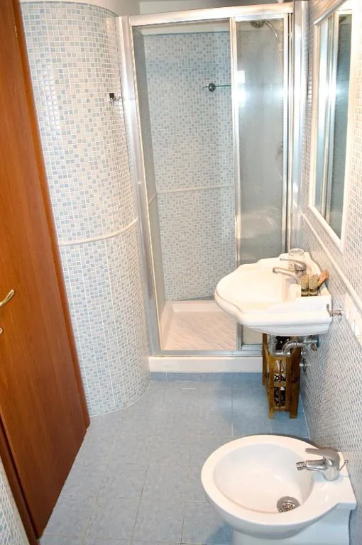 Double/Twin Room — AmareRomaRooms