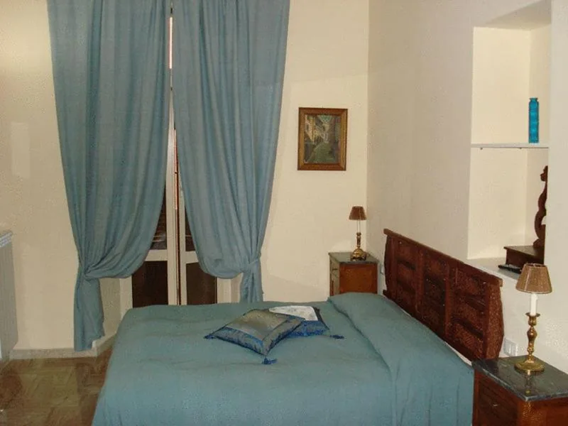 Camera Matrimoniale/Doppia con Letti Singoli — B&B La Casa Di Rosy