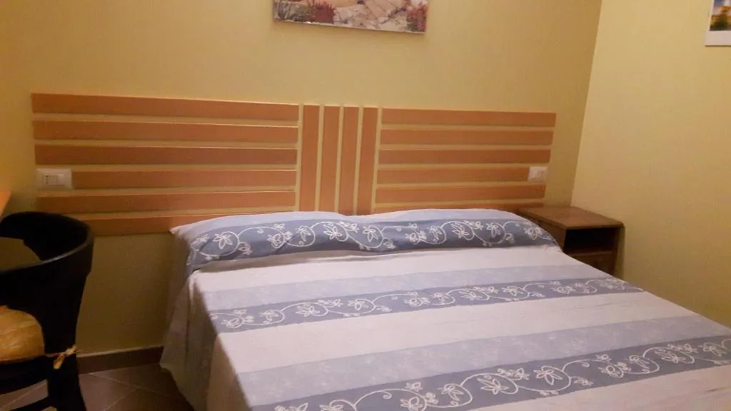Camera Matrimoniale/Doppia con Letti Singoli — B&B La villetta rossa