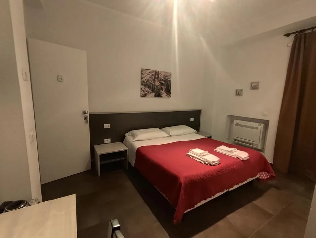 Double/Twin Room — Belvedere Rooms Guest House
