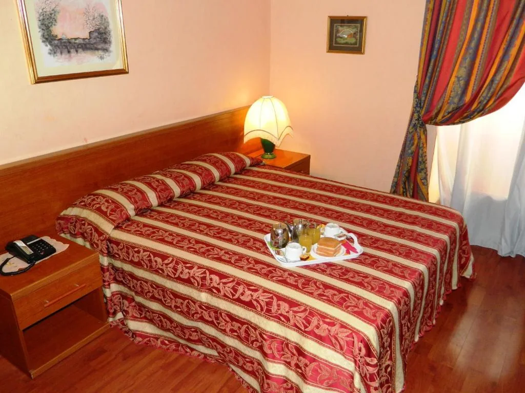 Double Room with Twin Beds — Buonarroti Home