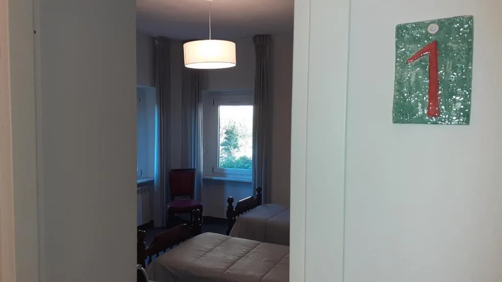 Camera Matrimoniale/Doppia con Letti Singoli — Casa Chiocconi