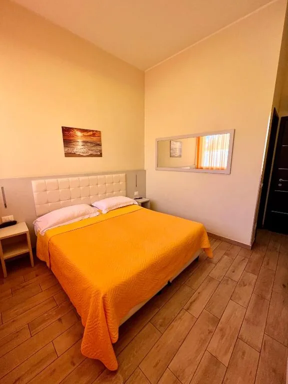 Camera Matrimoniale/Doppia con Letti Singoli — Casa Zeffirino