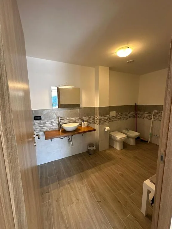 Camera Matrimoniale/Doppia con Letti Singoli con Bagno Privato — Affittacamere Ca’ Baldo
