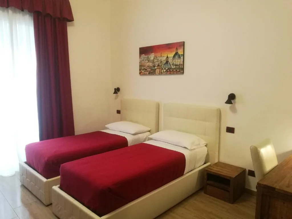 Camera Matrimoniale/Doppia con Letti Singoli con Bagno Privato — Al Trenino accomodation