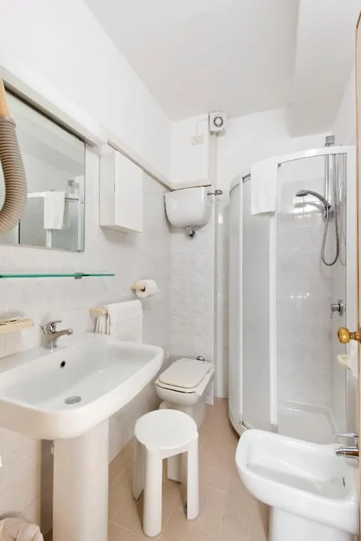 Camera Matrimoniale/Doppia con Letti Singoli con Balcone — Albergo La Sirenella