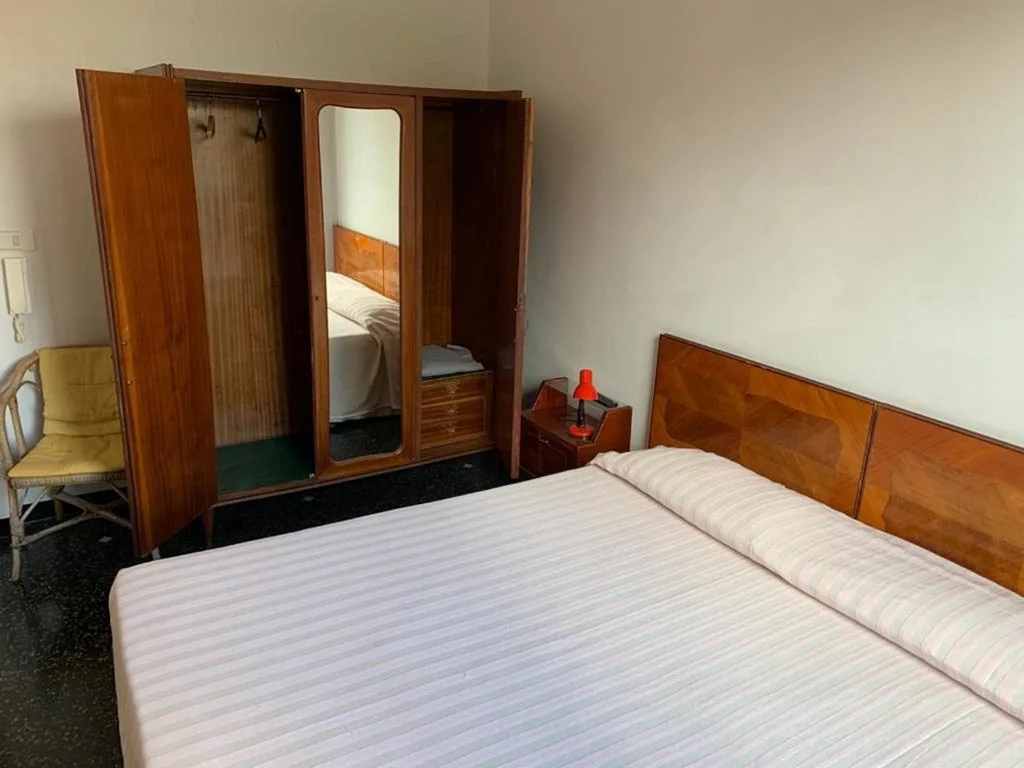 Camera Matrimoniale/Doppia con Letti Singoli con Bagno Privato — Albergo Magenta