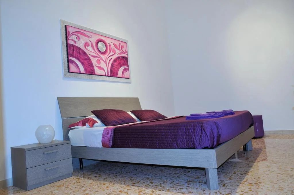 Double/Twin Room with Shared Bathroom — Appartamento Conte Vittorio