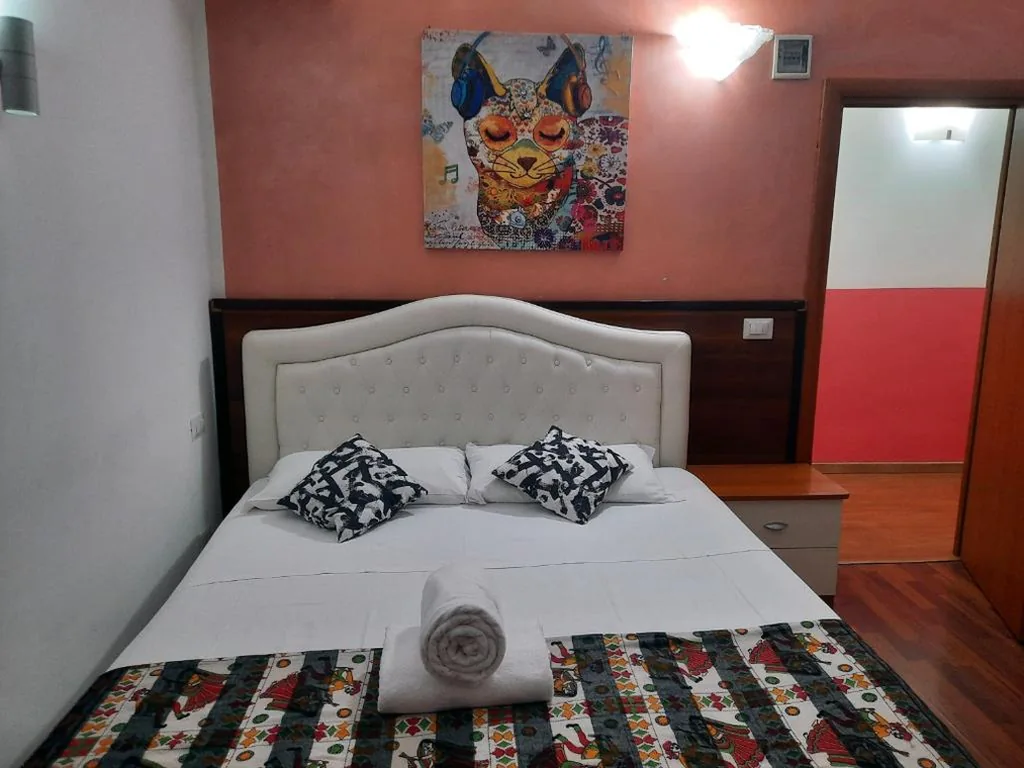 Double/Twin Room with Private Bathroom — Aquarium Termini