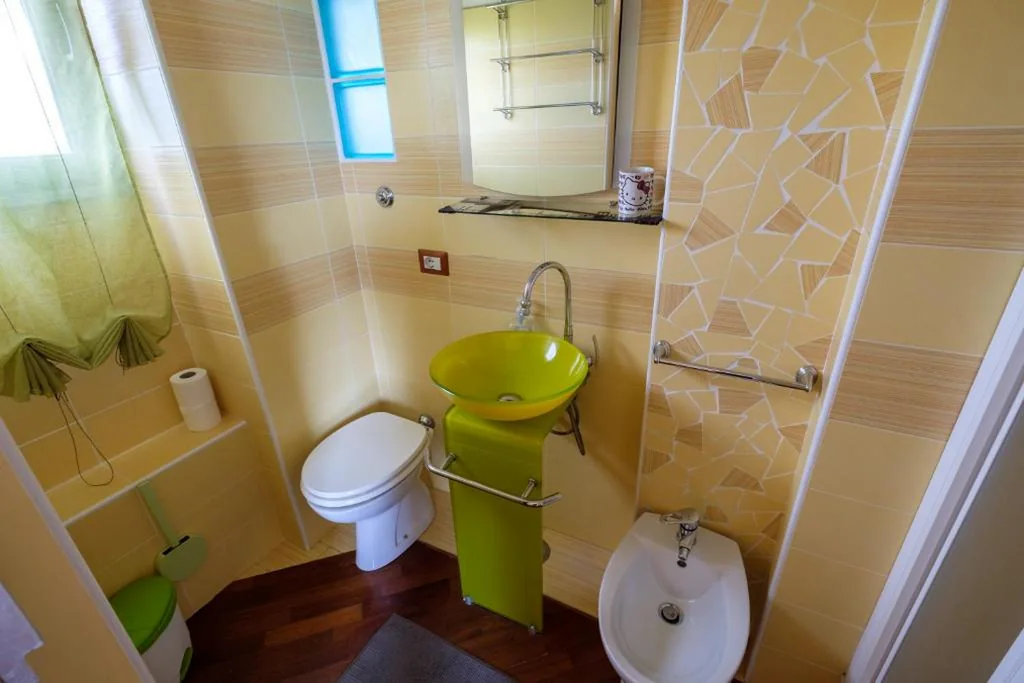 Double/Twin Room with Private Bathroom — Axia Terme B&B, 900m Terme dei Papi, PARK privato