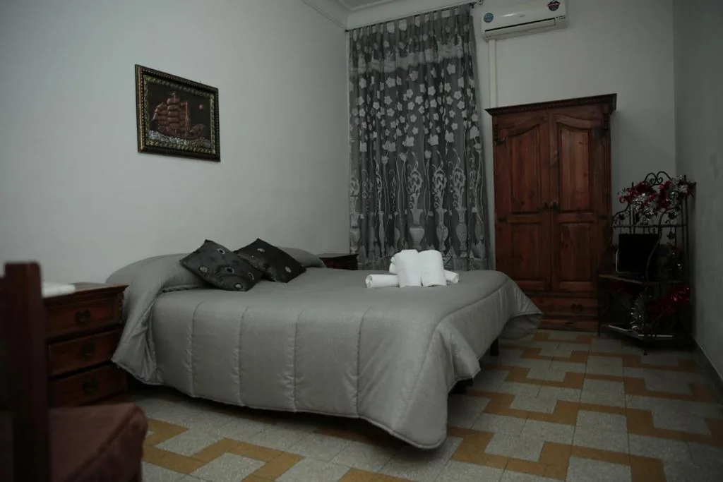 Camera Matrimoniale/Doppia con Letti Singoli con Bagno Privato Esterno — B&B Bel Ami