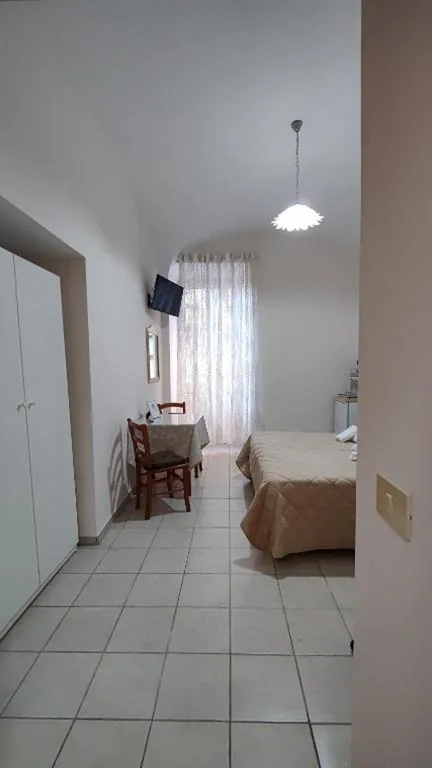 Camera Matrimoniale/Doppia con Letti Singoli con Bagno Privato Esterno — B&B Cappuccino – Piazza Bologna Roma