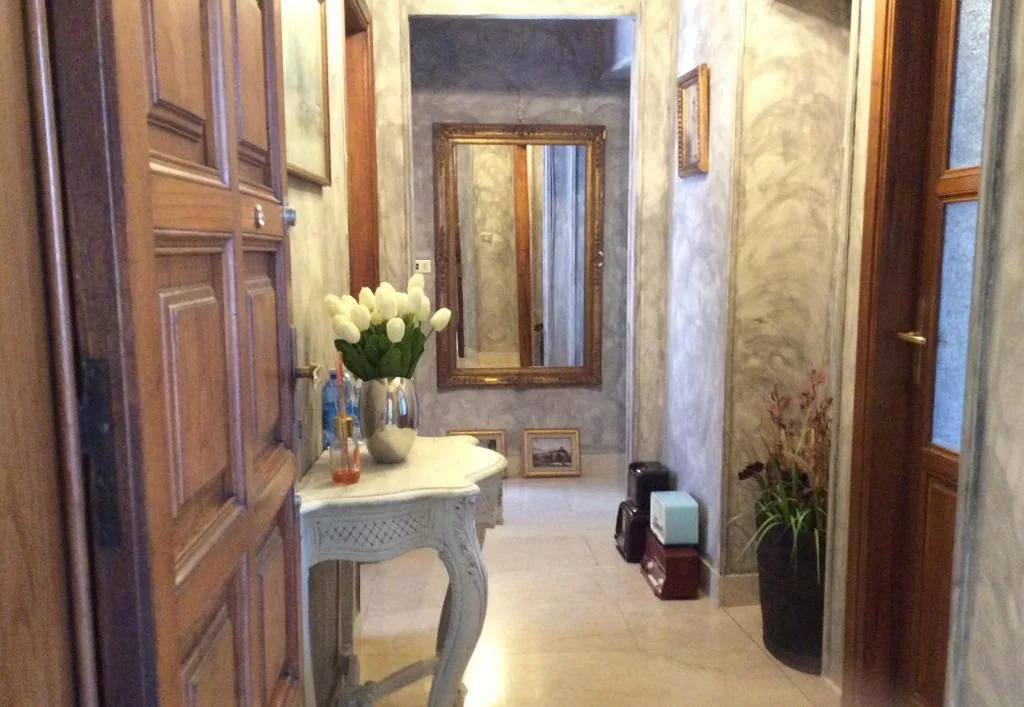 Camera Matrimoniale/Doppia con Letti Singoli con Bagno in Comune — B&B Chiara