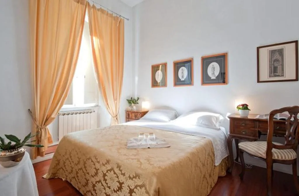Camera Matrimoniale/Doppia con Letti Singoli con Bagno Privato — B&B Colori di Roma