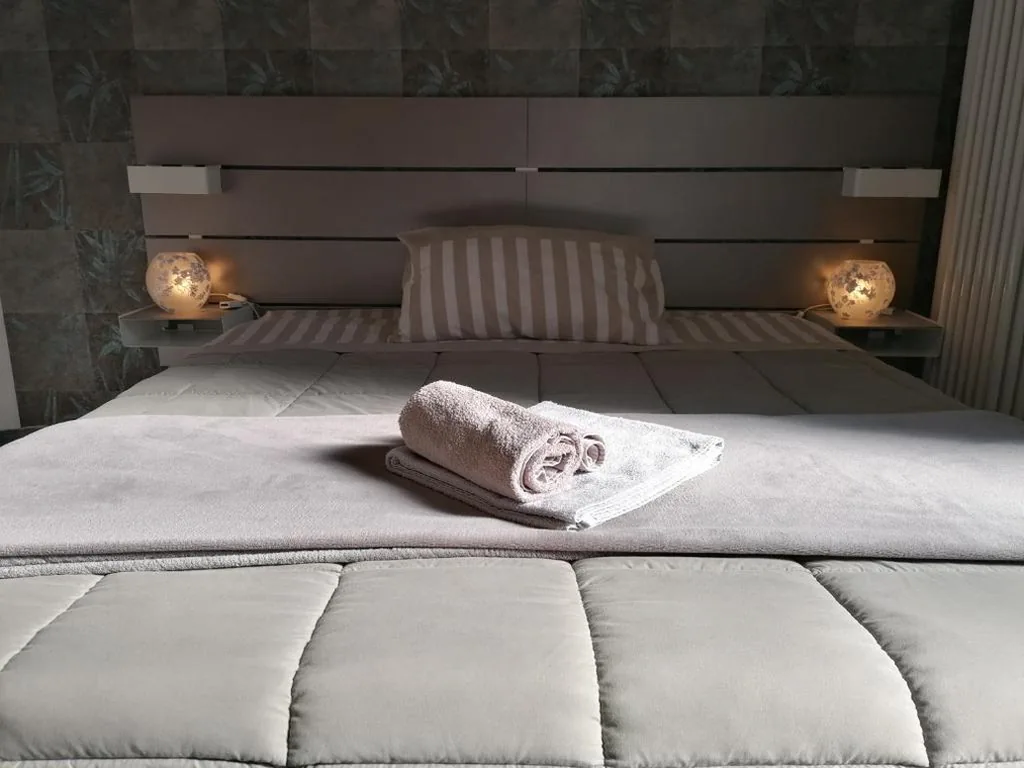 Camera Matrimoniale/Doppia con Letti Singoli con Bagno in Comune — B&B IL SOGNO