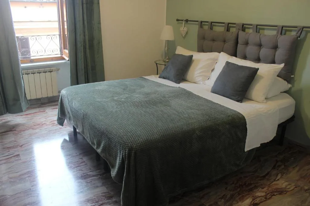 Camera Matrimoniale/Doppia con Letti Singoli con Bagno Privato — B&B Isolatiberina