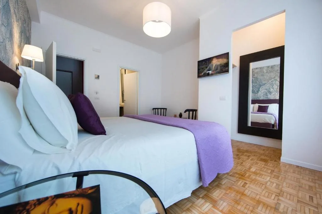 Camera Matrimoniale/Doppia con Letti Singoli con Bagno Privato — B&B Roma 474