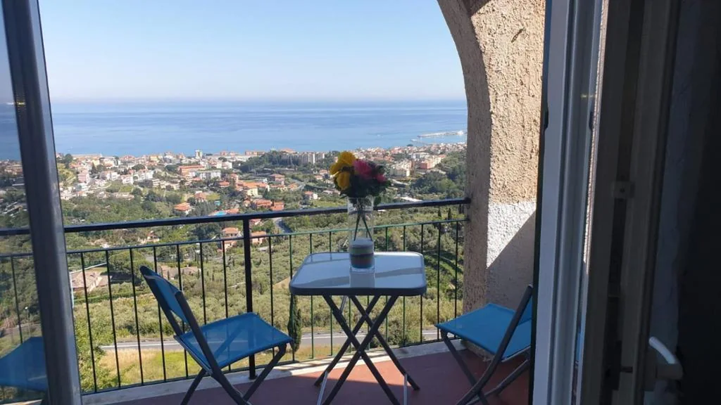 Double/Twin Room with Single Beds with Balcony — B&B TRA CIELO e MARE