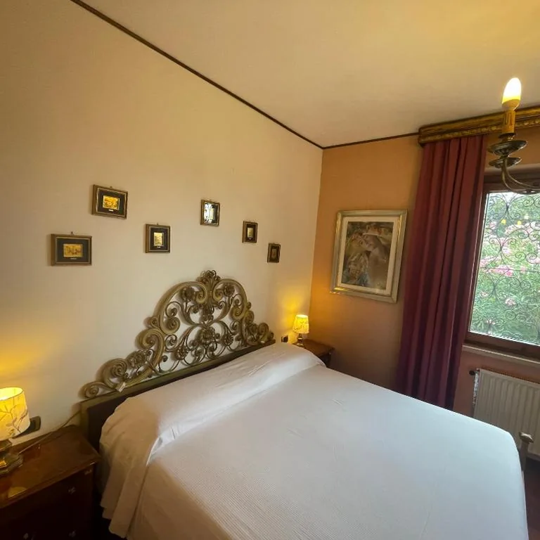 Camera Matrimoniale/Doppia con Letti Singoli con Bagno Privato Esterno — B&B Villa Sans Souci