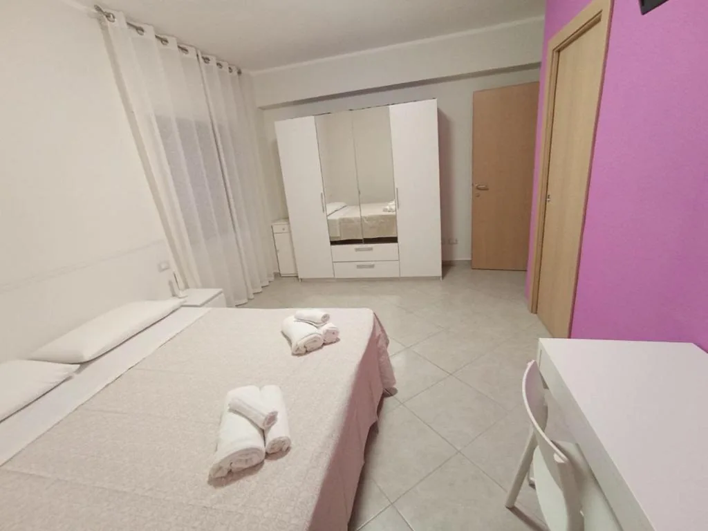 Camera Matrimoniale/Doppia con Letti Singoli con Bagno Privato — Bed and Breakfast Arcobaleno – Rieti