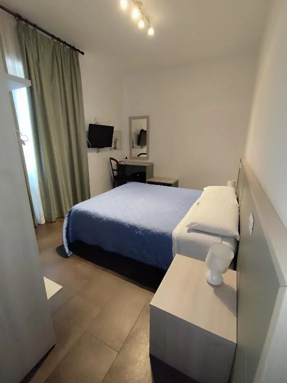 Double/Twin Room with Balcony — Belvedere Rooms Guest House