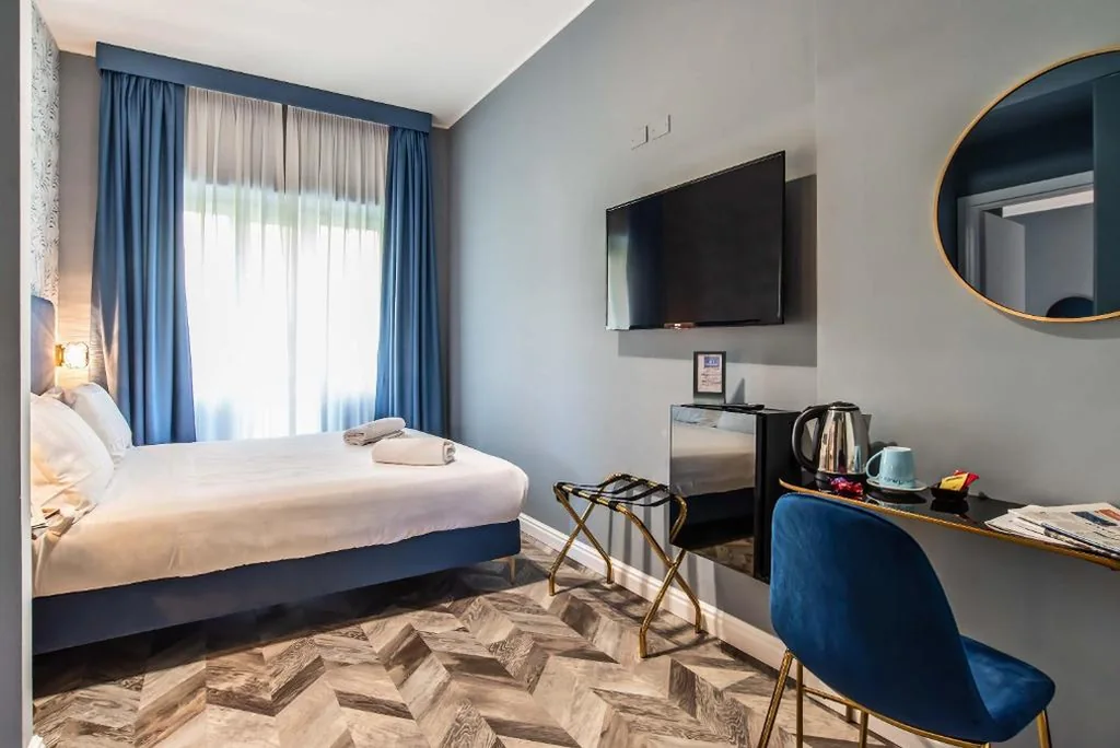 Double/Twin Room with Private Bathroom — Bloom Hotel Rome