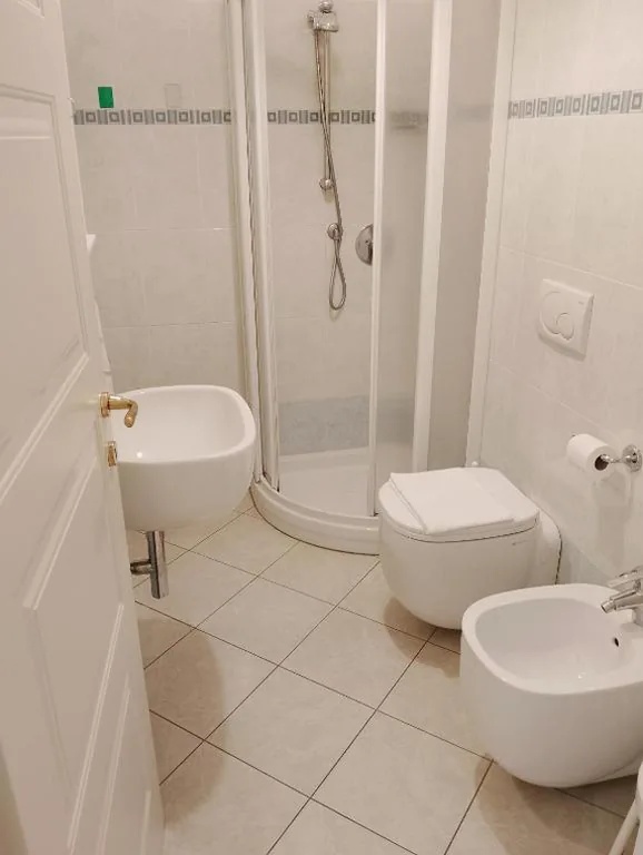 Camera Matrimoniale/Doppia con Letti Singoli con Bagno Privato — Ca’ del Golfo