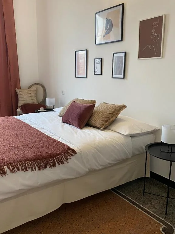 Double/Twin Room with Shared Bathroom — CASA AMEDEO