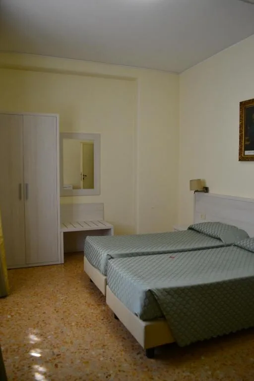 Camera Matrimoniale/Doppia con Letti Singoli con Balcone — Casa per Ferie Ravasco San Pietro