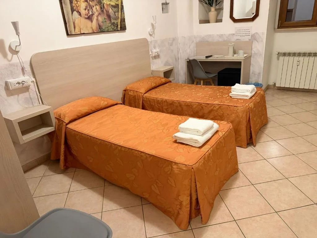 Double/Twin Room with Private Bathroom — Casa Zavatti