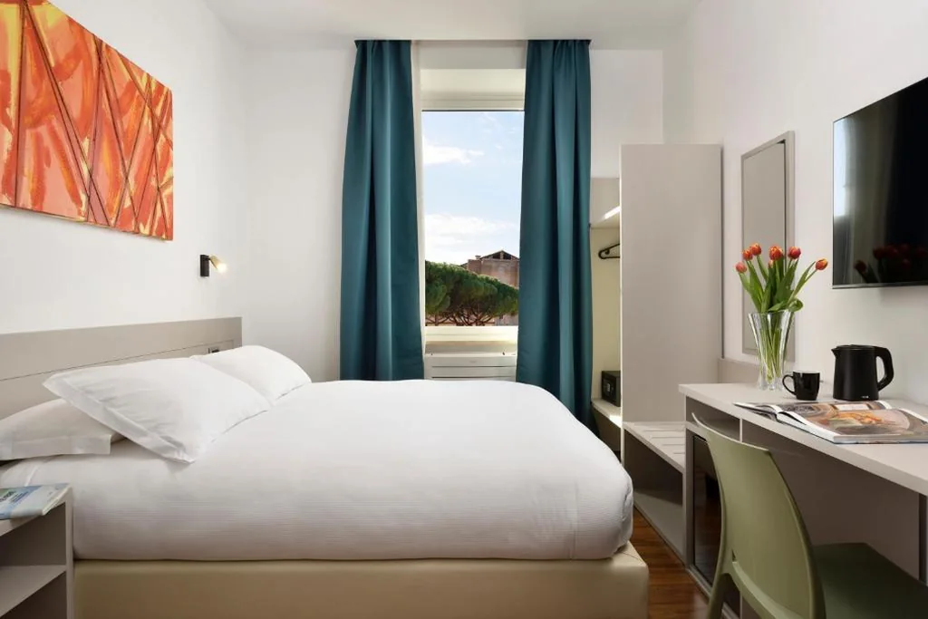 Double/Twin Room with Private Bathroom and City View — Colosseo Panorama by GHOR