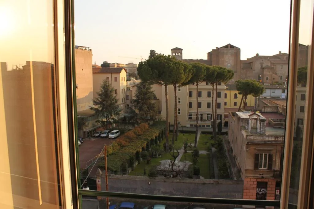 Double/Twin Room with Private External Bathroom — Colosseo Panorama by GHOR