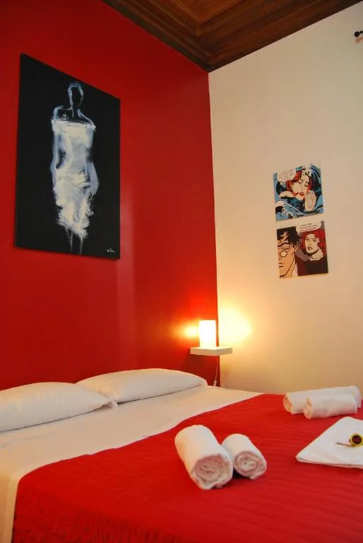 Camera Matrimoniale/Doppia con Letti Singoli con Bagno Privato Esterno — Core De Roma Suites