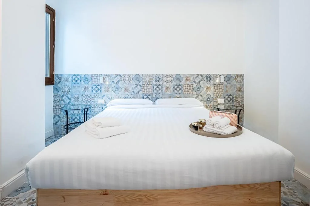 Double/Twin Room with Private Bathroom — Domus Piramide