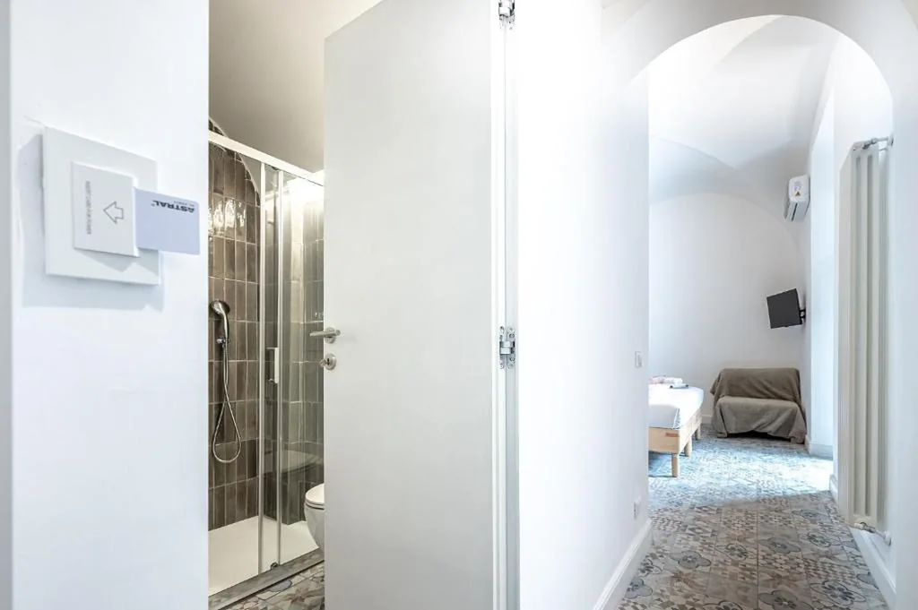 Double/Twin Room with Private Bathroom — Domus Piramide