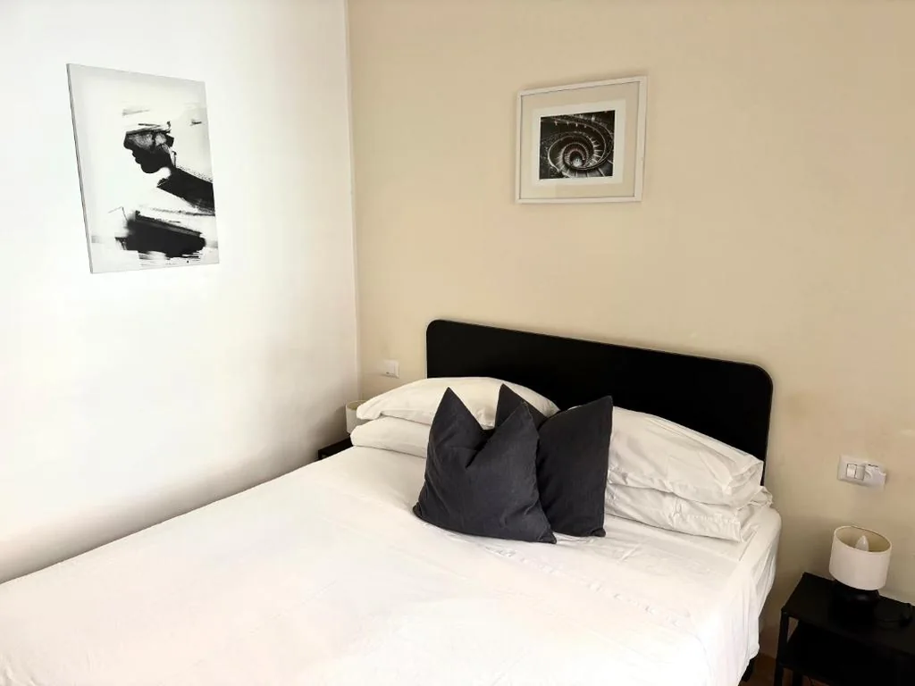 Camera Matrimoniale/Doppia con Letti Singoli con Bagno Privato — Edomus Roma Vaticano