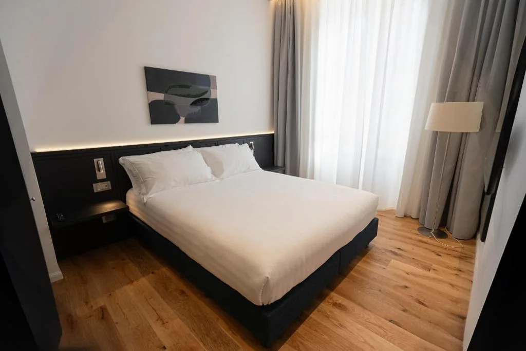 Double/Twin Room with Private Bathroom — Eternal Suites Rome
