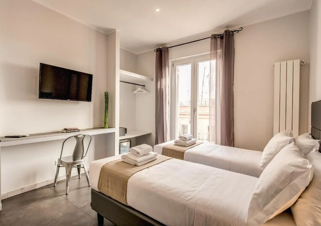 Camera Matrimoniale/Doppia con Letti Singoli con Balcone — Floor 6 Boutique Rooms by DOT Suites
