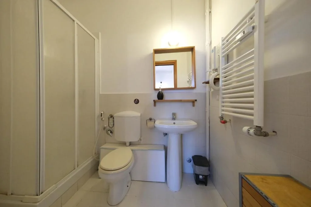 Double/Twin Room with Internal Private Bathroom — Gialel Guesthouse